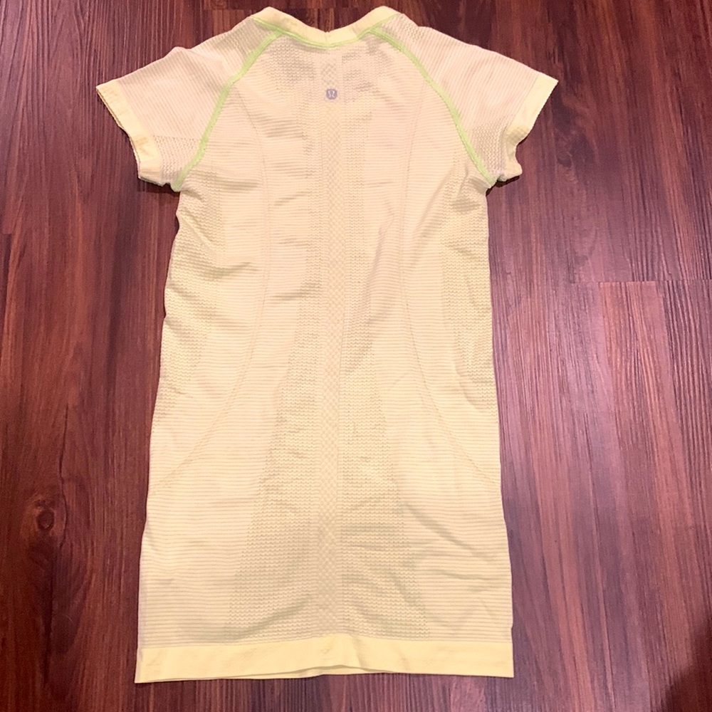 XS Lululemon lemon/lime green shirt